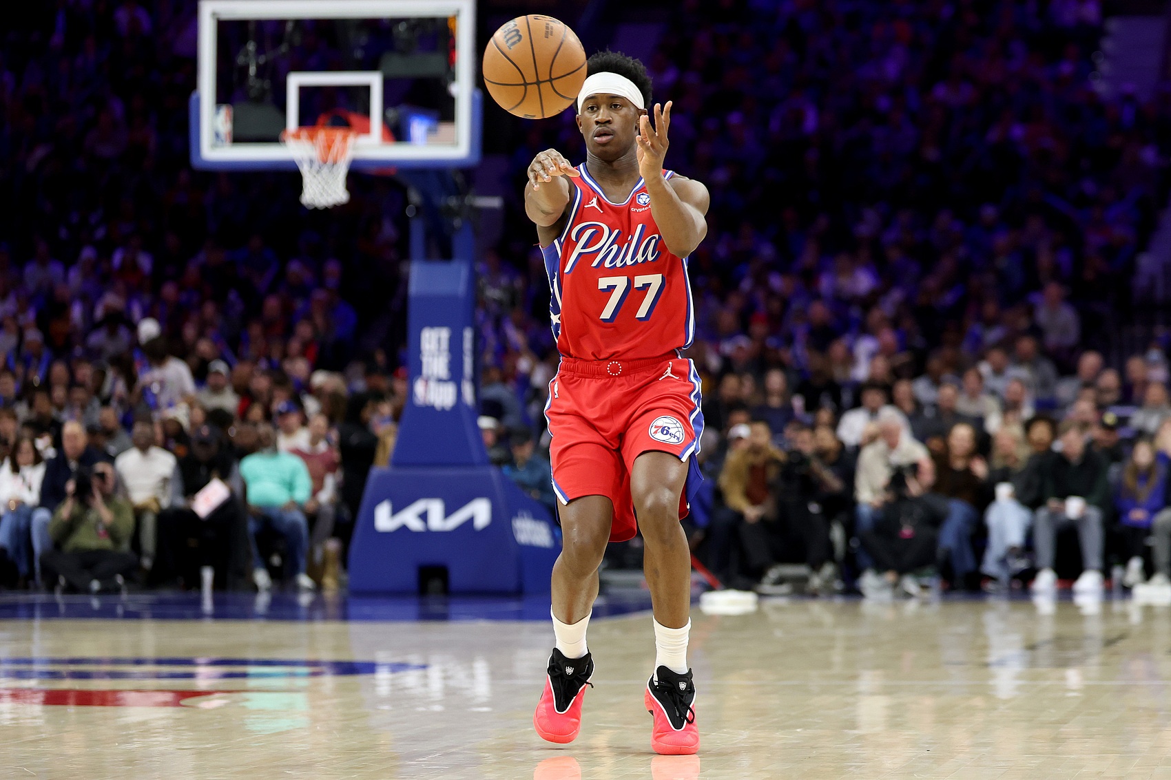 雷竞技游戏平台-好苗子！76人探花埃奇库姆21中10得25分7板 活力十足有2断1盖帽